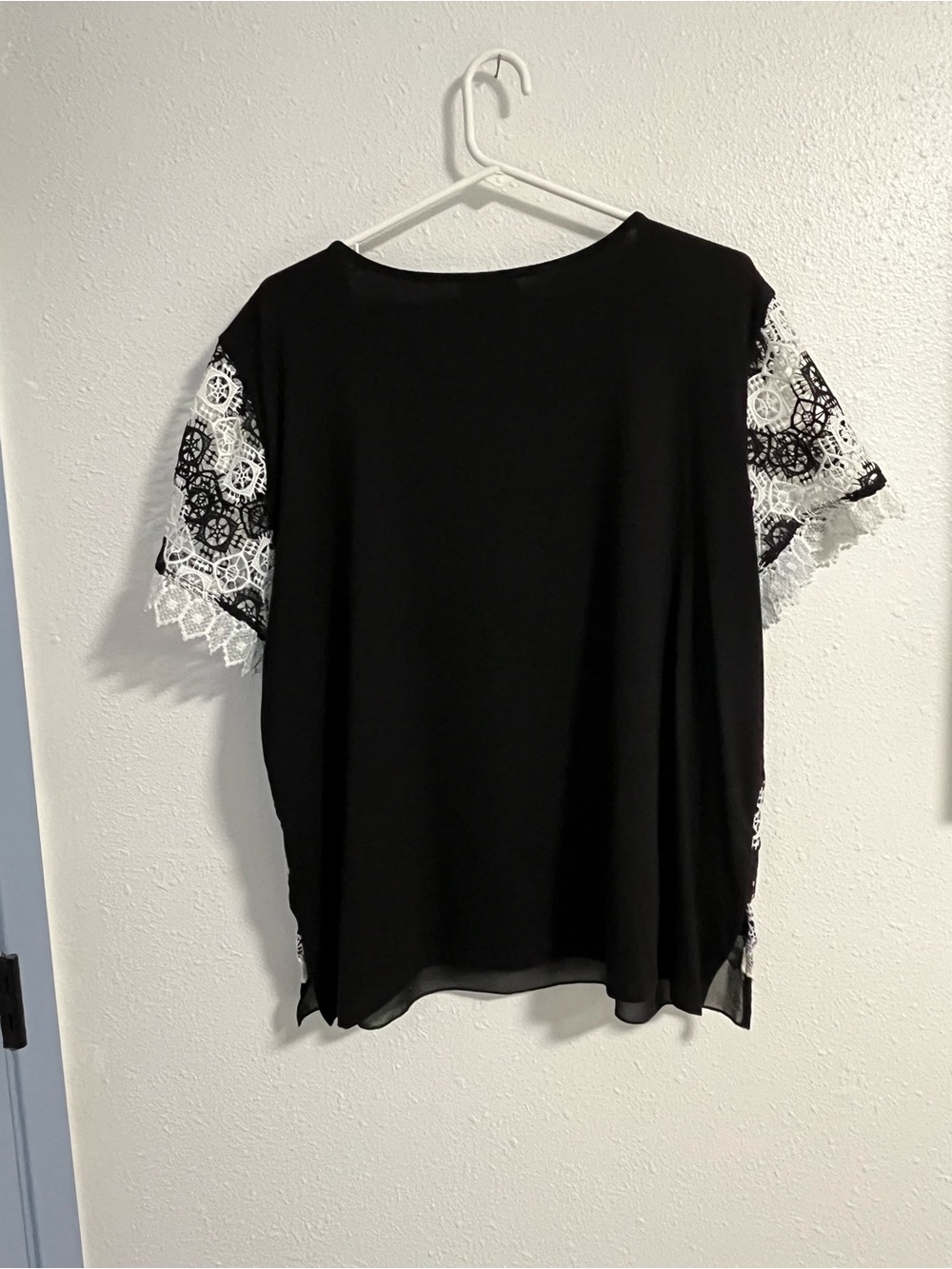 Alfred Dunner Black with White Lace Overlay Short Sleeve Top Size XL - Picture 3 of 10